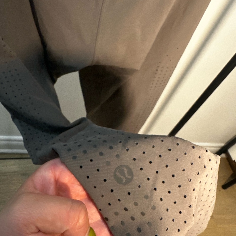 Lululemon Reflective Leggings - Picture 5 of 5